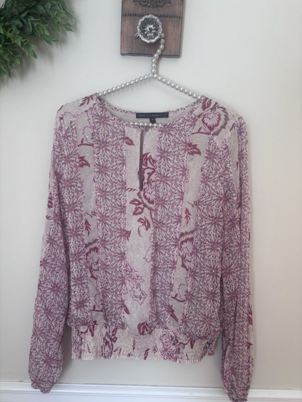 White House Black Market Size M Pink Gold Sparkly Floral Blouse Long Sleeve
